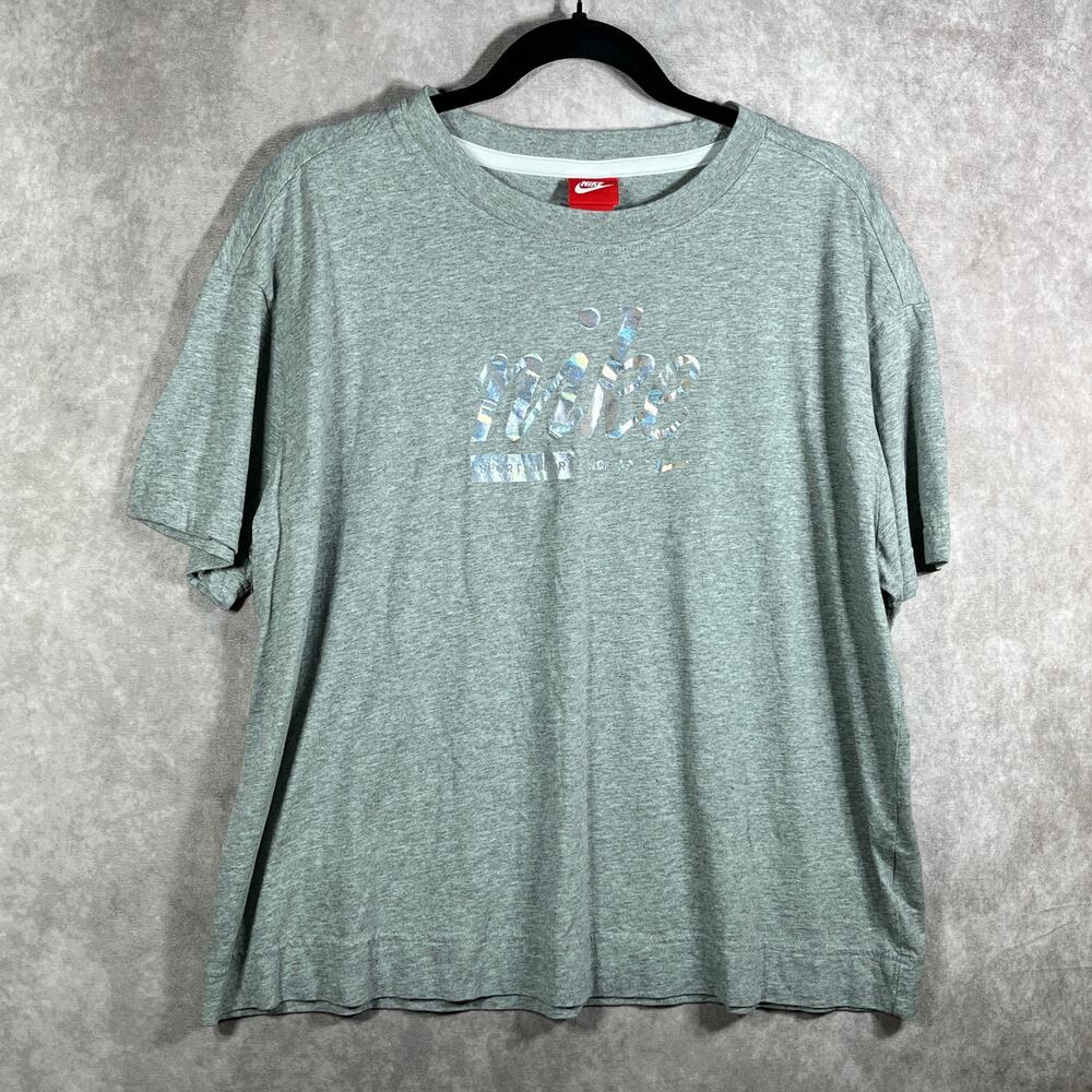 Nike Shirt Womens XL Gray Short Sleeve Crew Neck Athleisure‎ Outdoor Casual Y2K